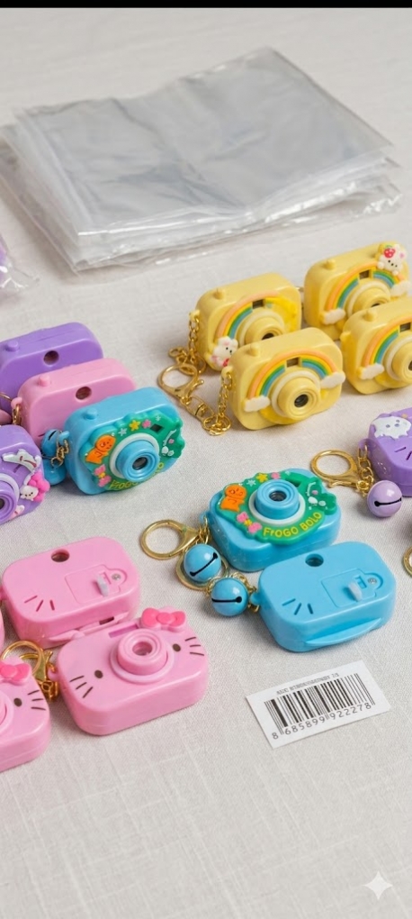 Toptan Hello Kitty ve Frogo Temalı Projeksiyonlu Oyuncak Kamera Anahtarlık