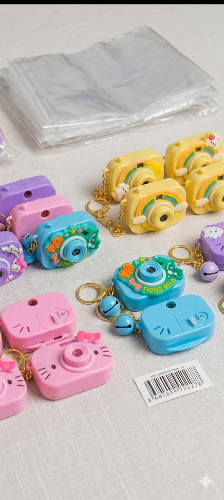 Toptan Hello Kitty ve Frogo Temalı Projeksiyonlu Oyuncak Kamera Anahtarlık